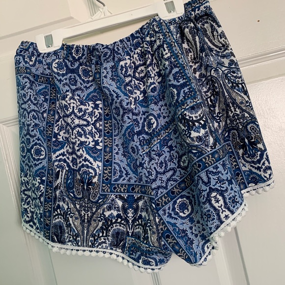 Charlotte Russe Drawstring Pattern Shorts - Picture 2 of 4